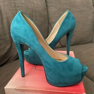 Brand new size 10 Teal platform high heels